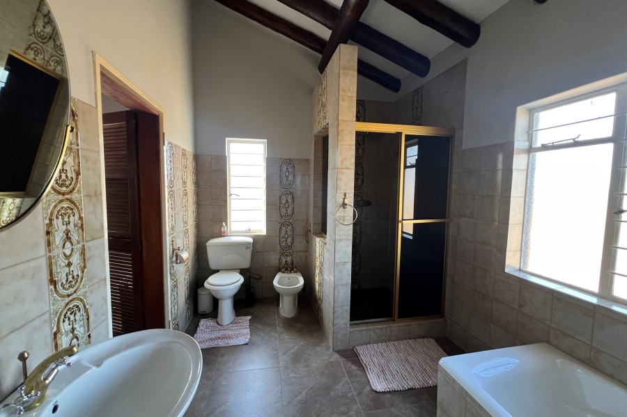5 Bedroom Property for Sale in Doringkloof Gauteng