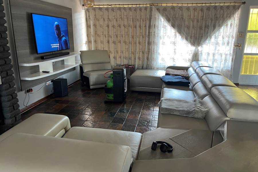 5 Bedroom Property for Sale in Doringkloof Gauteng