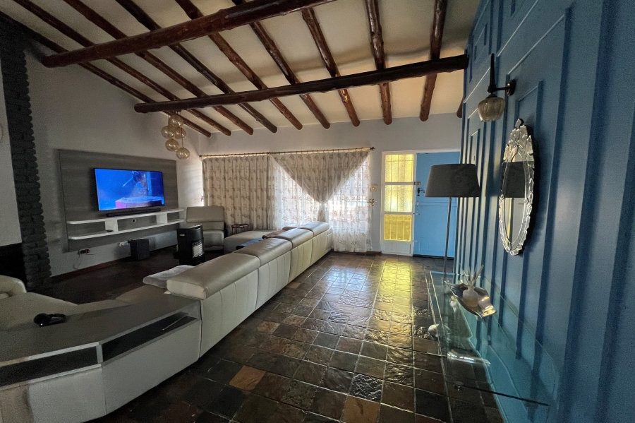 5 Bedroom Property for Sale in Doringkloof Gauteng