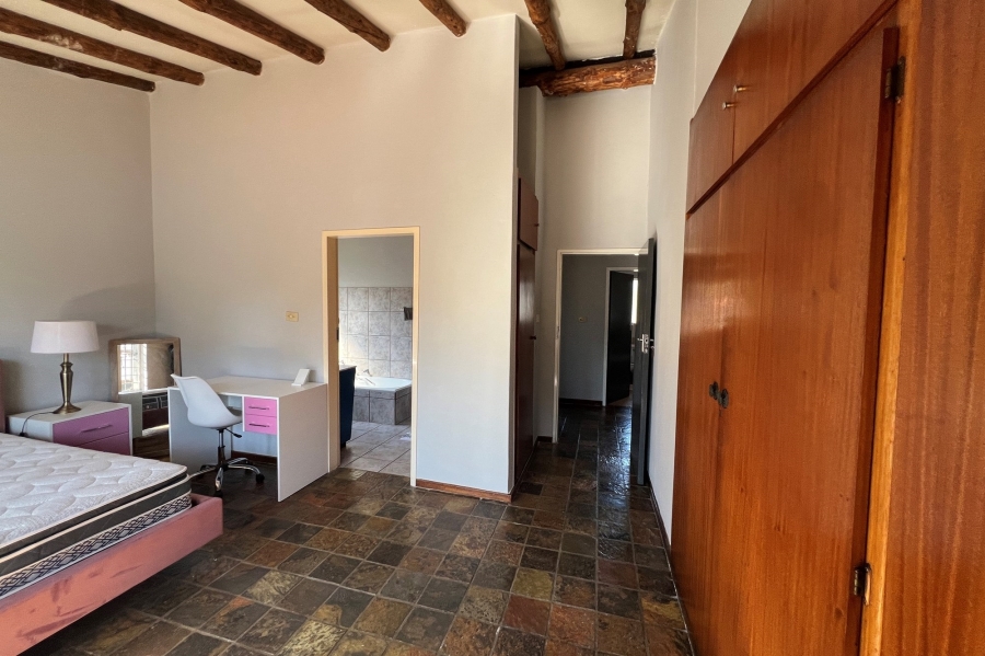 5 Bedroom Property for Sale in Doringkloof Gauteng