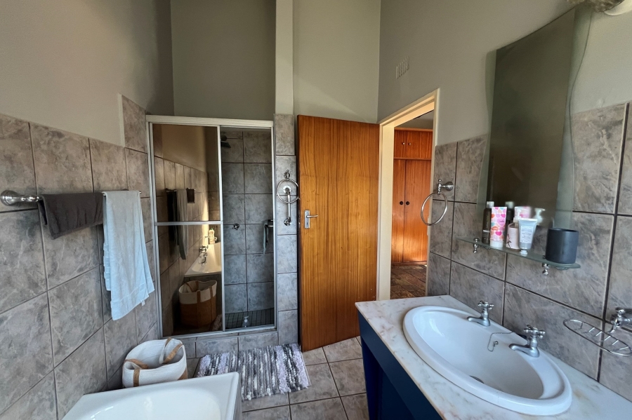 5 Bedroom Property for Sale in Doringkloof Gauteng