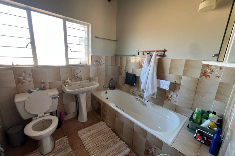5 Bedroom Property for Sale in Doringkloof Gauteng