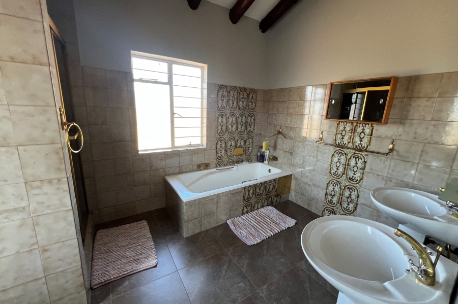 5 Bedroom Property for Sale in Doringkloof Gauteng