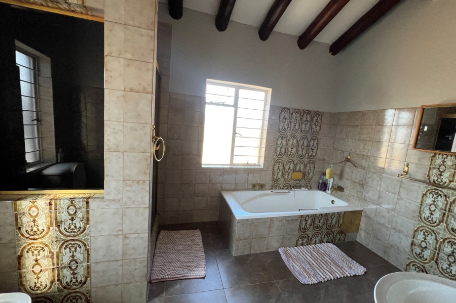 5 Bedroom Property for Sale in Doringkloof Gauteng