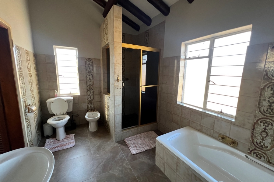 5 Bedroom Property for Sale in Doringkloof Gauteng