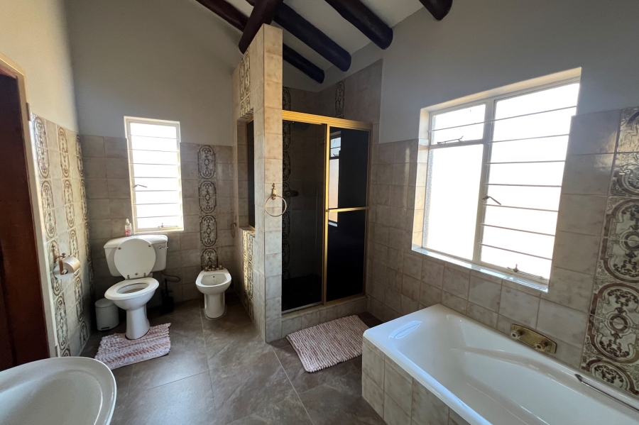 5 Bedroom Property for Sale in Doringkloof Gauteng