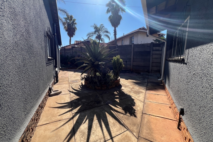 5 Bedroom Property for Sale in Doringkloof Gauteng