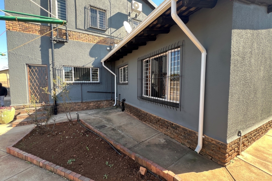 5 Bedroom Property for Sale in Doringkloof Gauteng