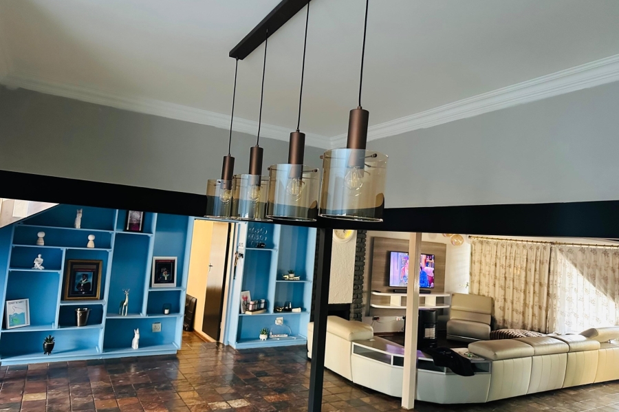 5 Bedroom Property for Sale in Doringkloof Gauteng