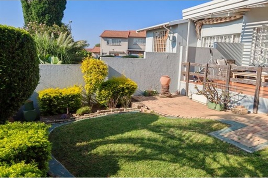 To Let 2 Bedroom Property for Rent in Sundowner Gauteng