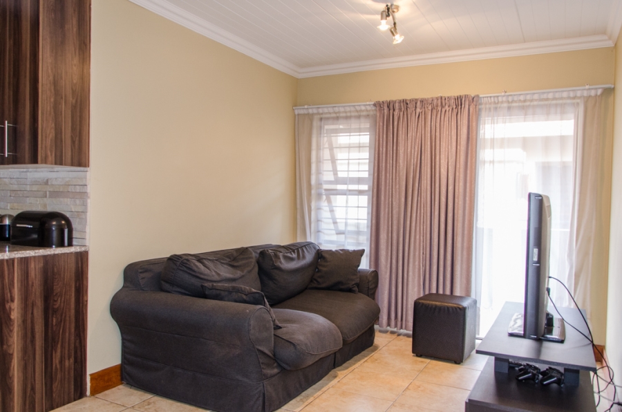 To Let 2 Bedroom Property for Rent in Waverley Gauteng