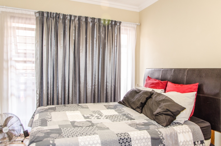 To Let 2 Bedroom Property for Rent in Waverley Gauteng