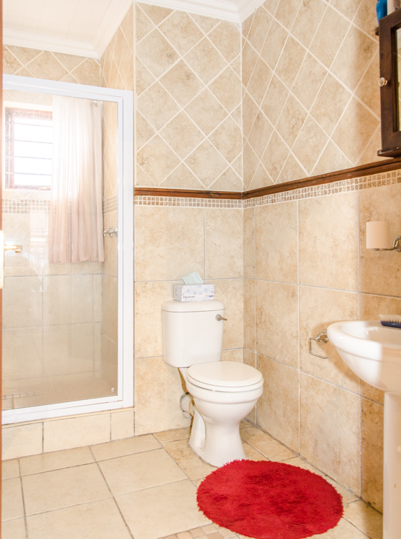 To Let 2 Bedroom Property for Rent in Waverley Gauteng