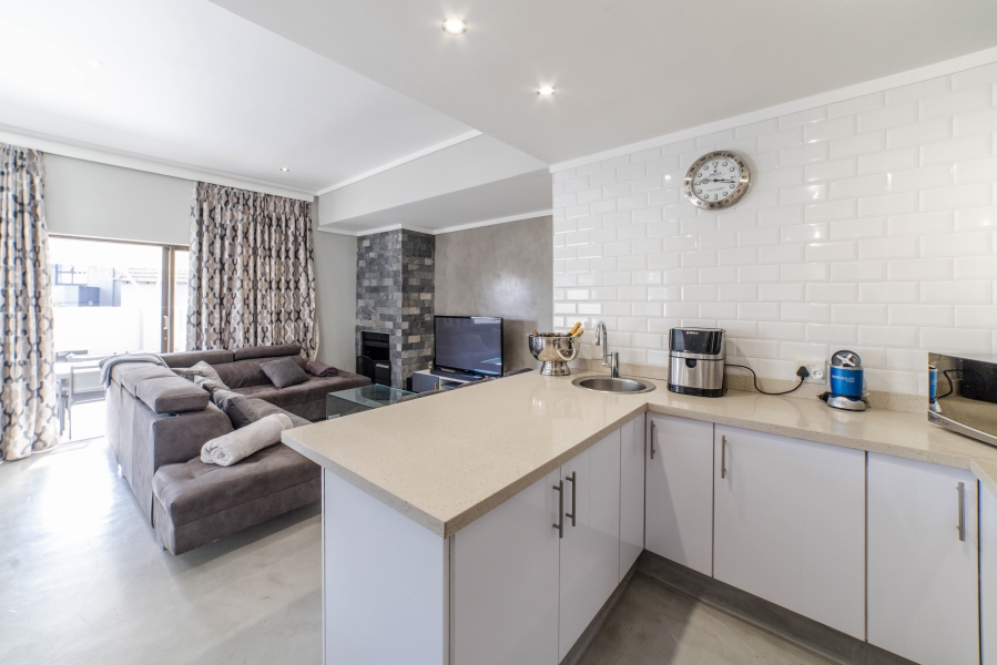 To Let 2 Bedroom Property for Rent in Fourways Gauteng