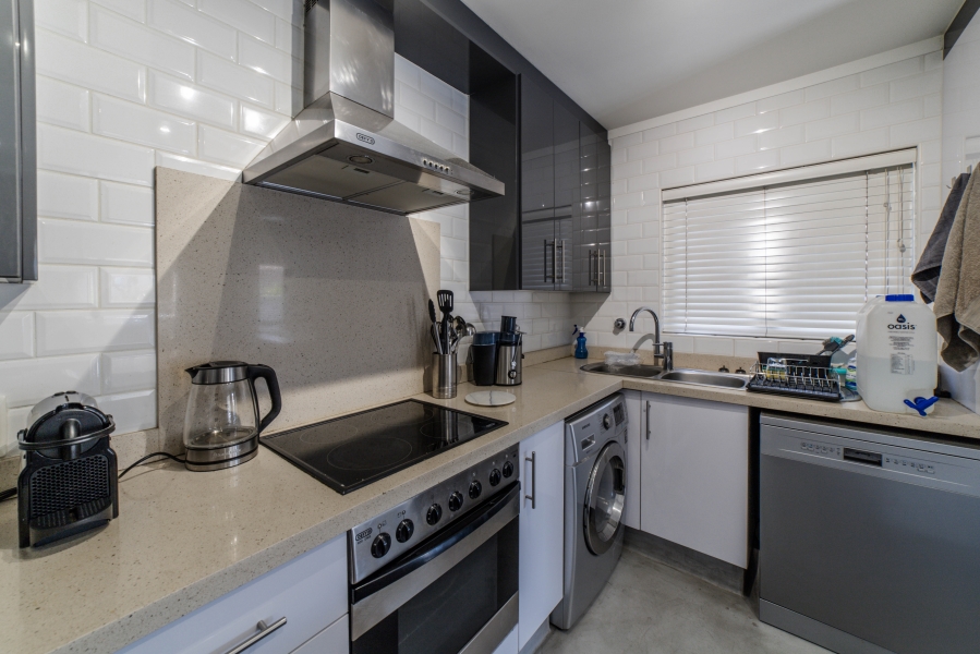 To Let 2 Bedroom Property for Rent in Fourways Gauteng