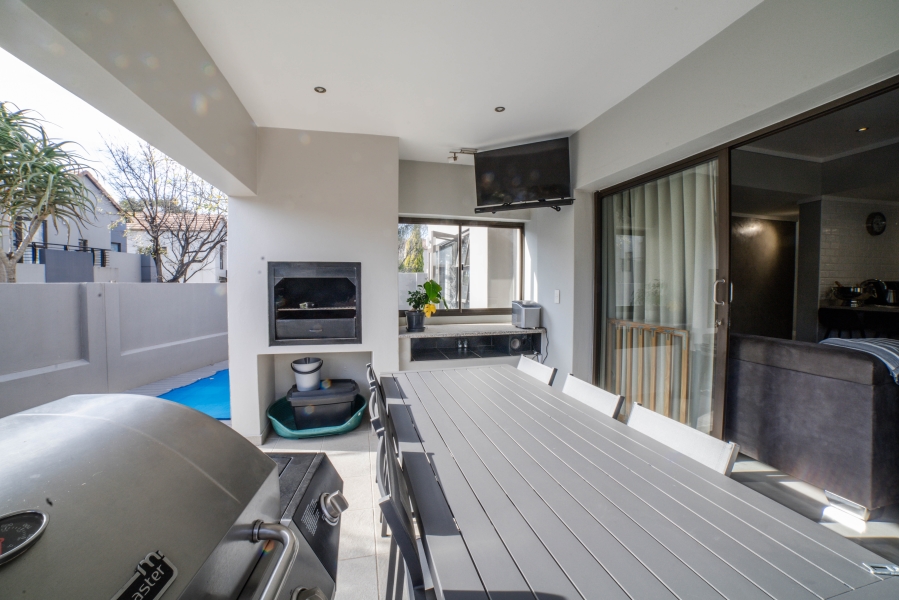 To Let 2 Bedroom Property for Rent in Fourways Gauteng