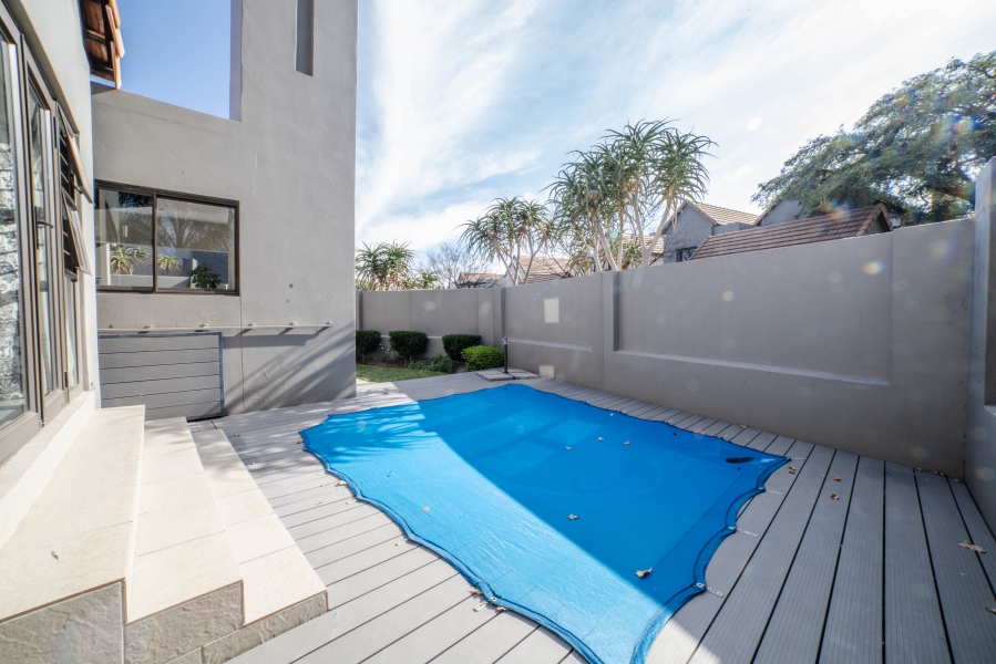 To Let 2 Bedroom Property for Rent in Fourways Gauteng