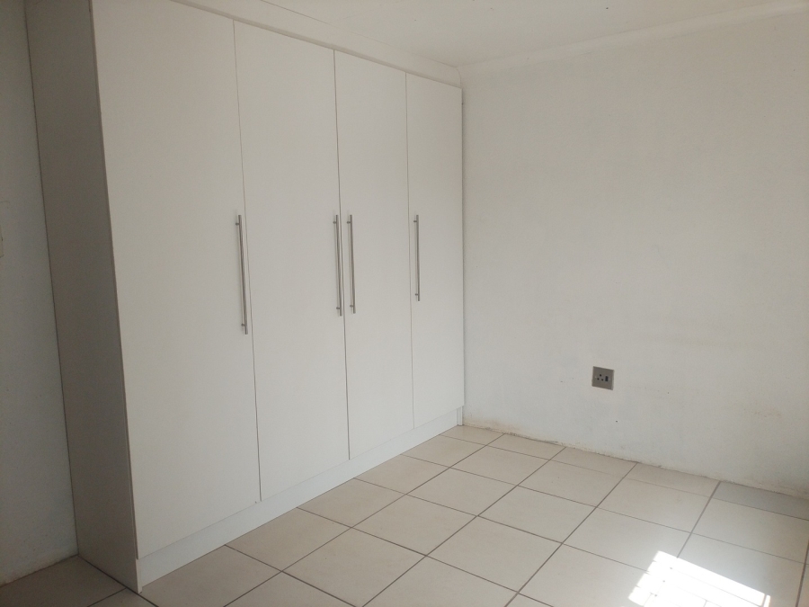 To Let 2 Bedroom Property for Rent in Toekomsrus Gauteng