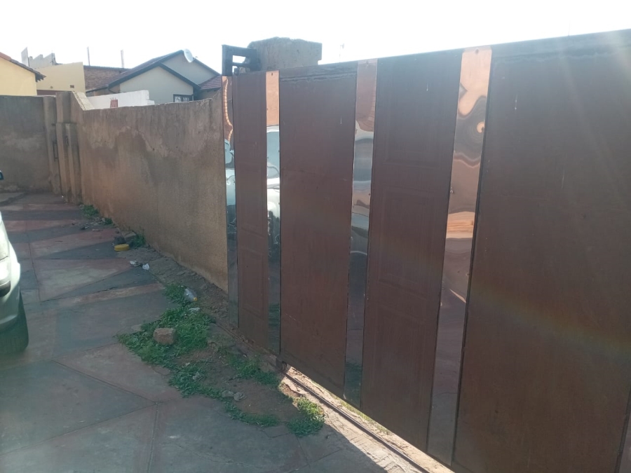 4 Bedroom Property for Sale in Moleleki Gauteng