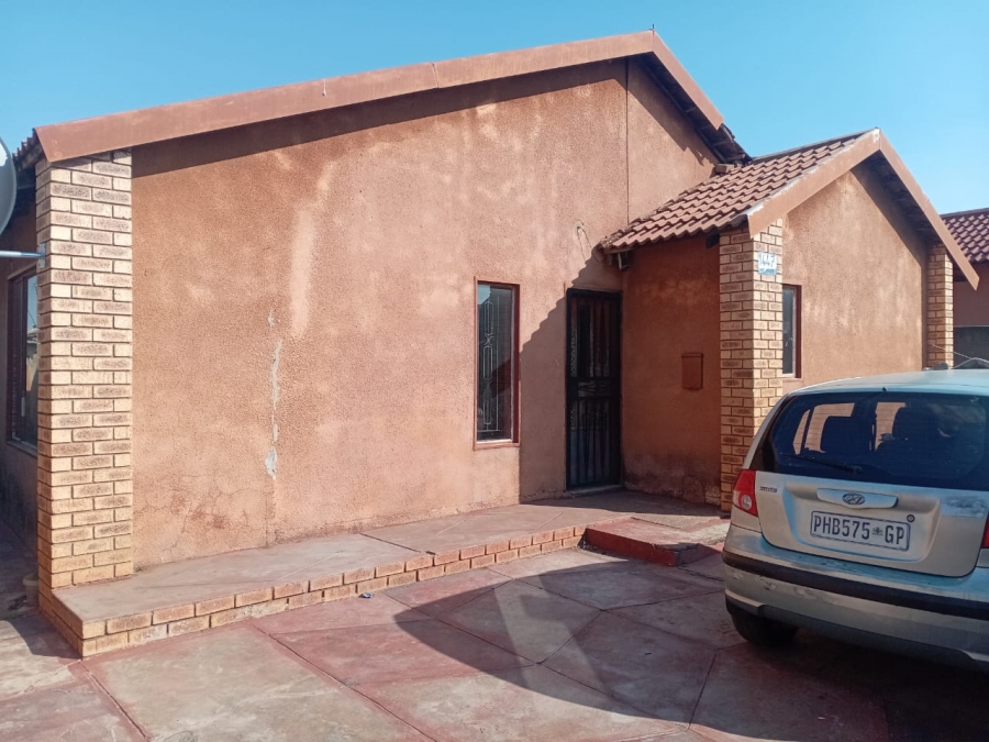 4 Bedroom Property for Sale in Moleleki Gauteng