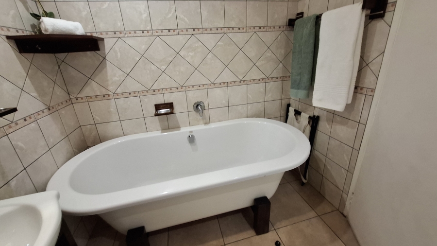 To Let 9 Bedroom Property for Rent in Morningside Gauteng