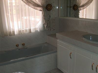 3 Bedroom Property for Sale in Glenvista Gauteng