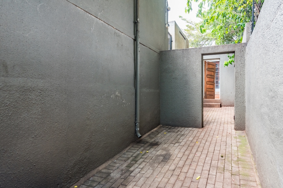 To Let 1 Bedroom Property for Rent in Melville Gauteng