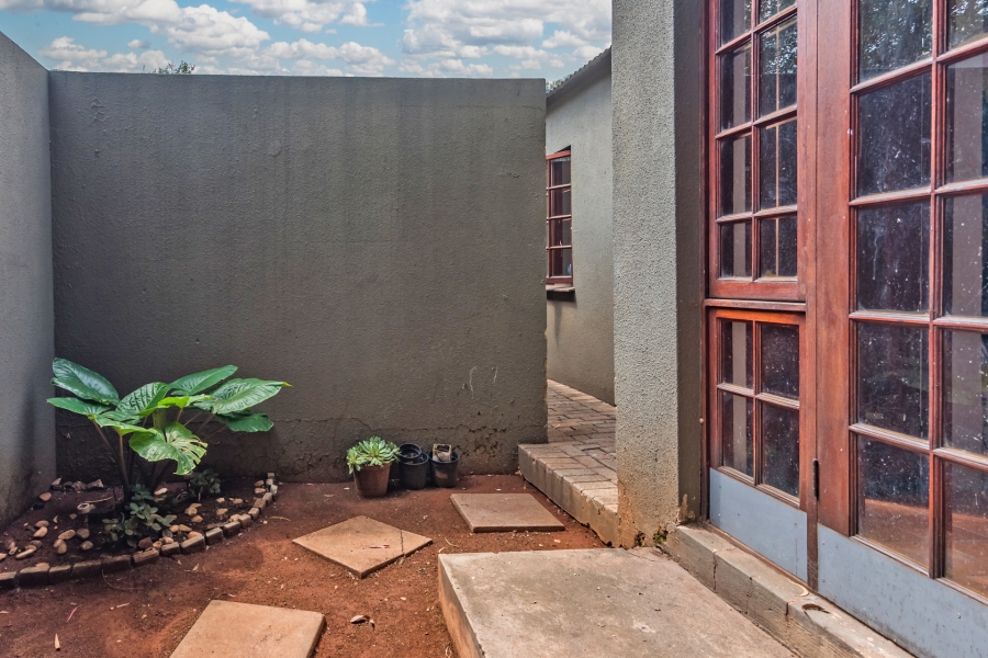 To Let 1 Bedroom Property for Rent in Melville Gauteng