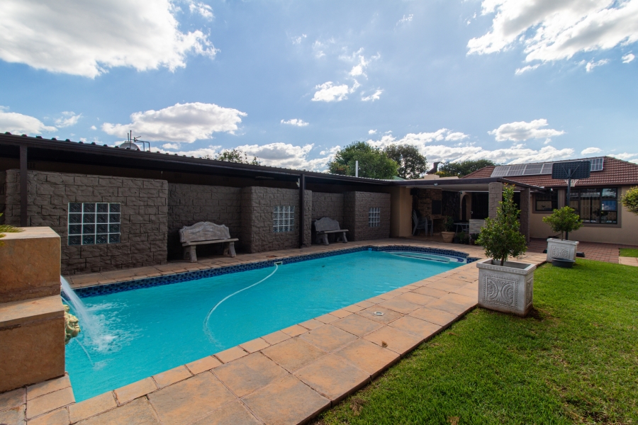 To Let 4 Bedroom Property for Rent in Kensington Gauteng