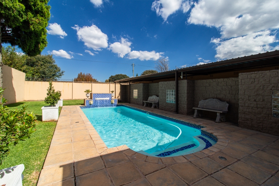 To Let 4 Bedroom Property for Rent in Kensington Gauteng