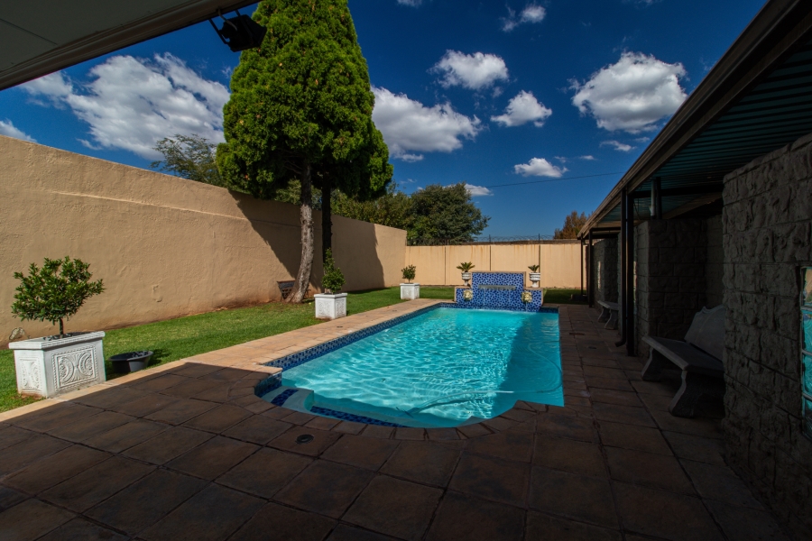 To Let 4 Bedroom Property for Rent in Kensington Gauteng