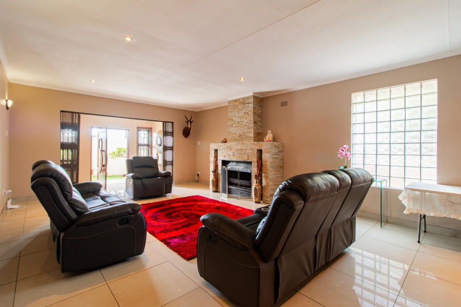 To Let 4 Bedroom Property for Rent in Kensington Gauteng