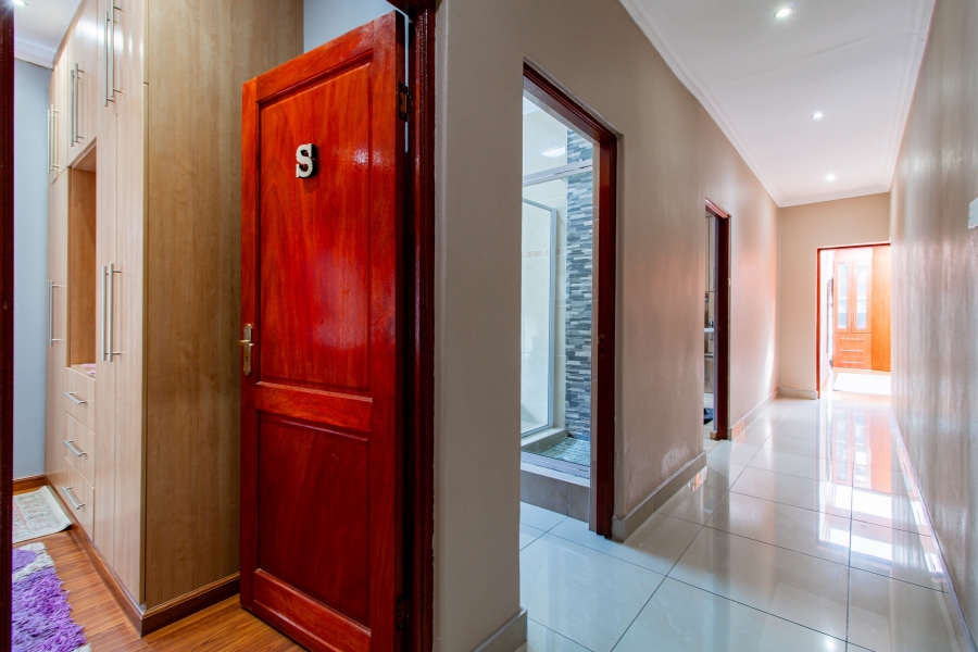 To Let 4 Bedroom Property for Rent in Kensington Gauteng