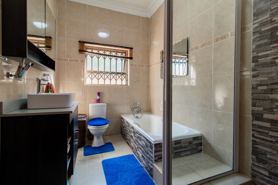 To Let 4 Bedroom Property for Rent in Kensington Gauteng