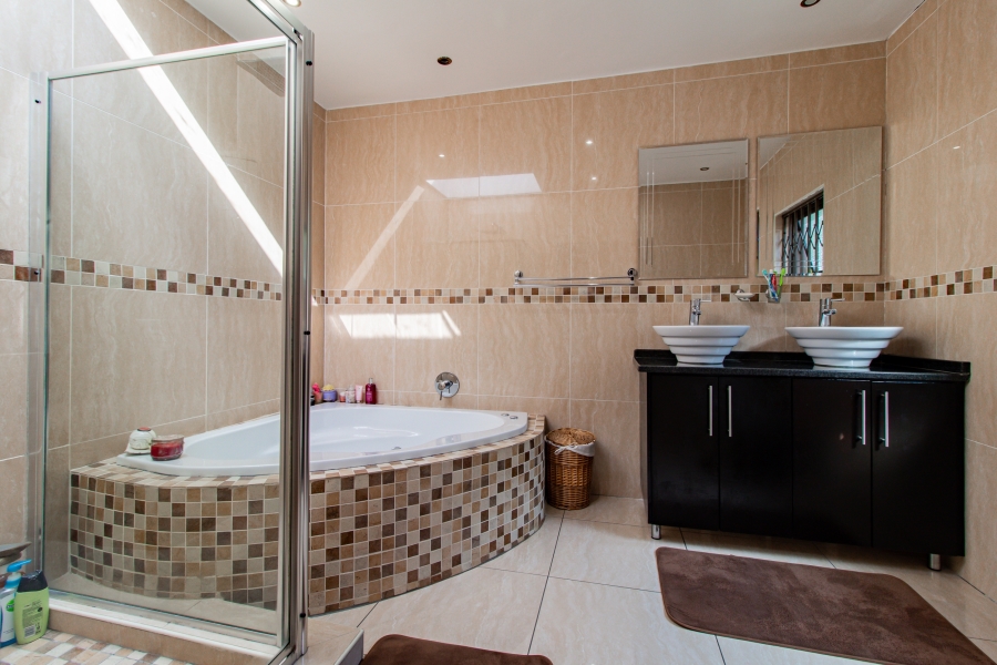 To Let 4 Bedroom Property for Rent in Kensington Gauteng