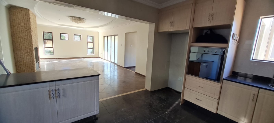 To Let 4 Bedroom Property for Rent in Greenstone Hill Gauteng