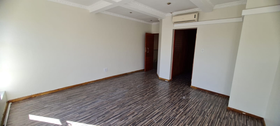 To Let 4 Bedroom Property for Rent in Greenstone Hill Gauteng