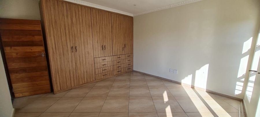 To Let 4 Bedroom Property for Rent in Greenstone Hill Gauteng
