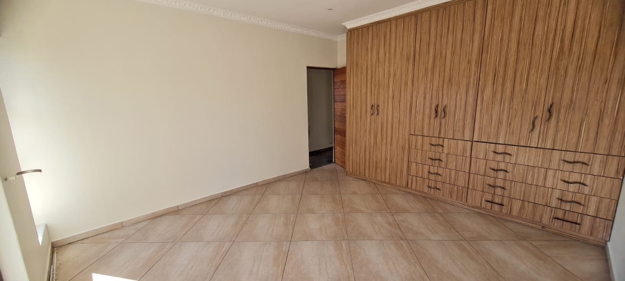 To Let 4 Bedroom Property for Rent in Greenstone Hill Gauteng