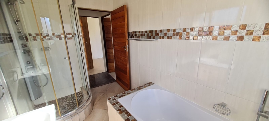 To Let 4 Bedroom Property for Rent in Greenstone Hill Gauteng