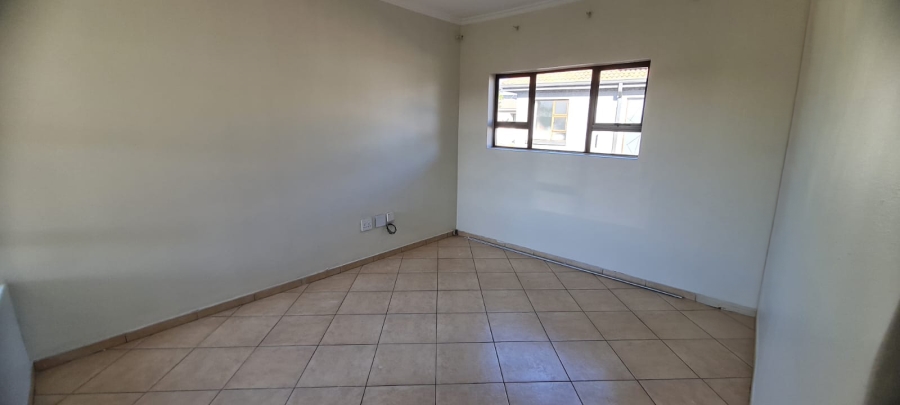 To Let 4 Bedroom Property for Rent in Greenstone Hill Gauteng