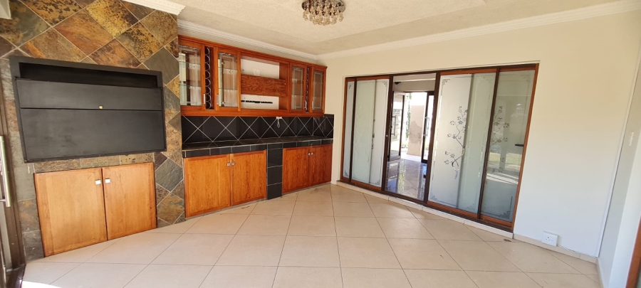 To Let 4 Bedroom Property for Rent in Greenstone Hill Gauteng