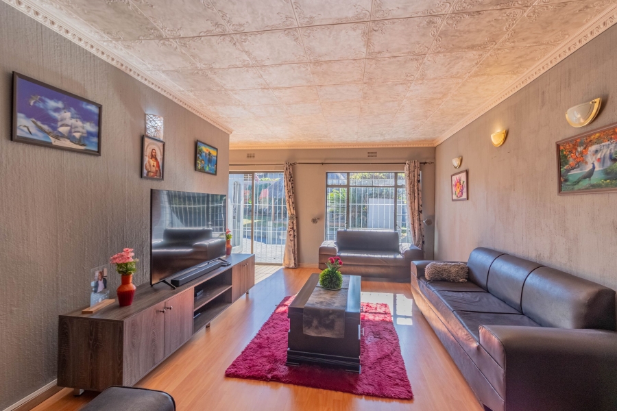 3 Bedroom Property for Sale in Brackendowns Gauteng