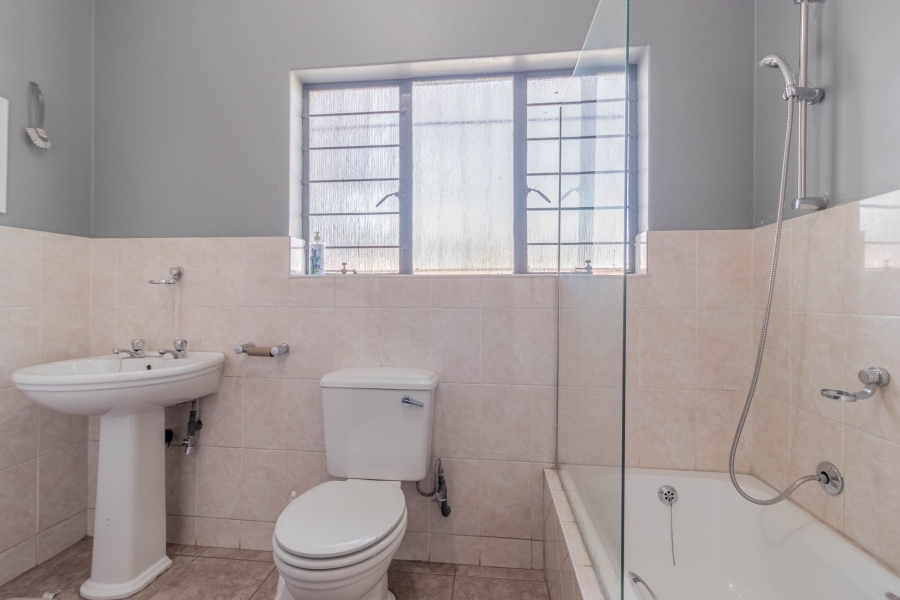 3 Bedroom Property for Sale in Brackendowns Gauteng