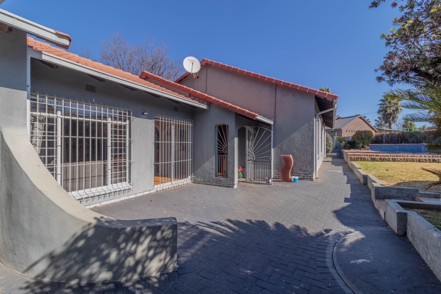 3 Bedroom Property for Sale in Brackendowns Gauteng