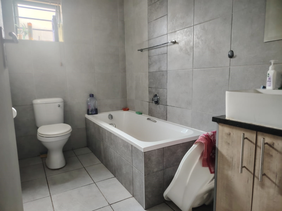 To Let 3 Bedroom Property for Rent in Lotus Gardens Gauteng