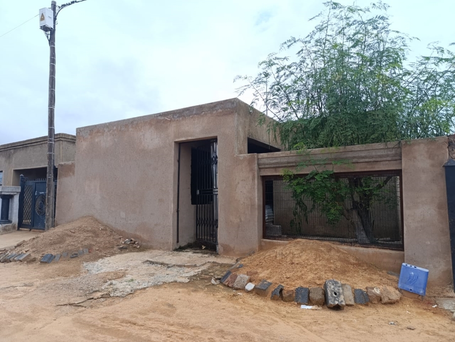6 Bedroom Property for Sale in Soshanguve R Gauteng