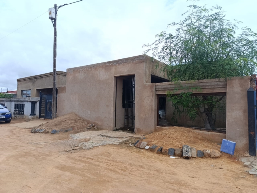 6 Bedroom Property for Sale in Soshanguve R Gauteng
