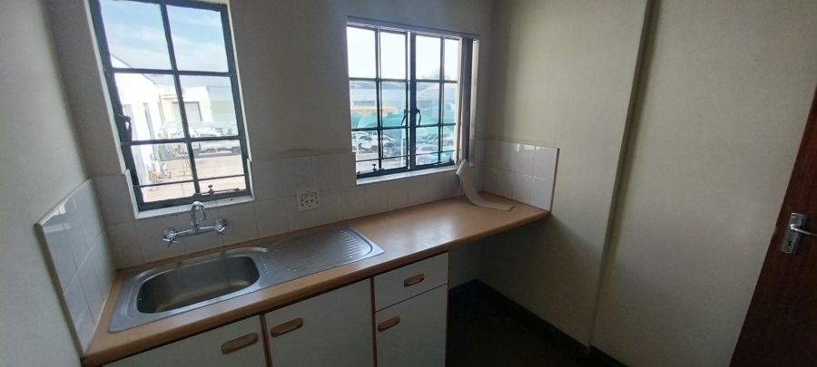 To Let commercial Property for Rent in Randjespark Gauteng