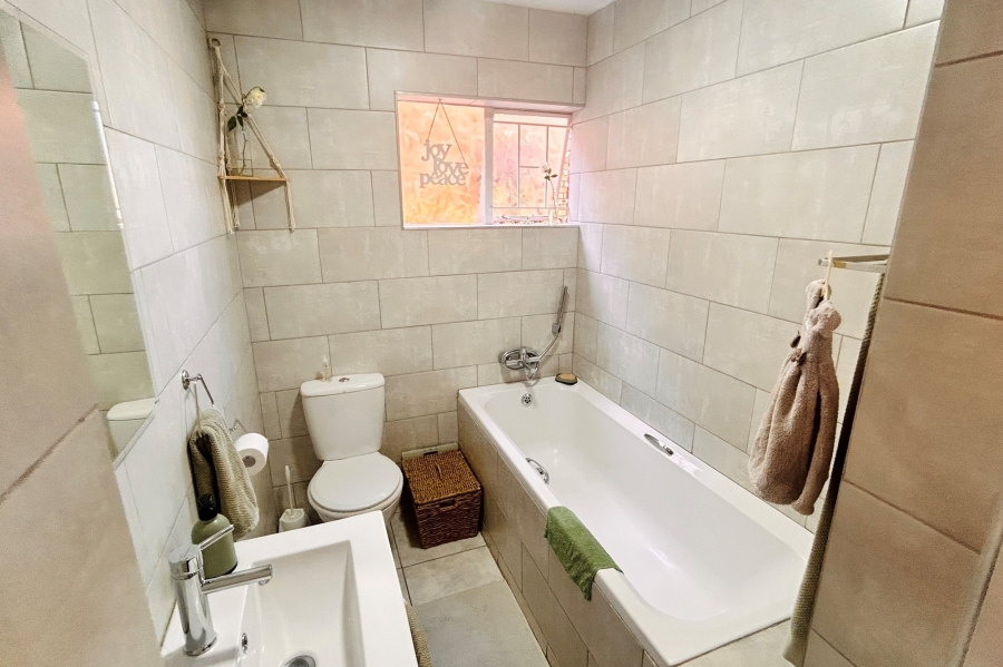 4 Bedroom Property for Sale in Brummeria Gauteng